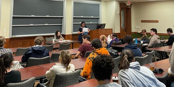 Dr. Amy Ronner lectures in a WashU classroom