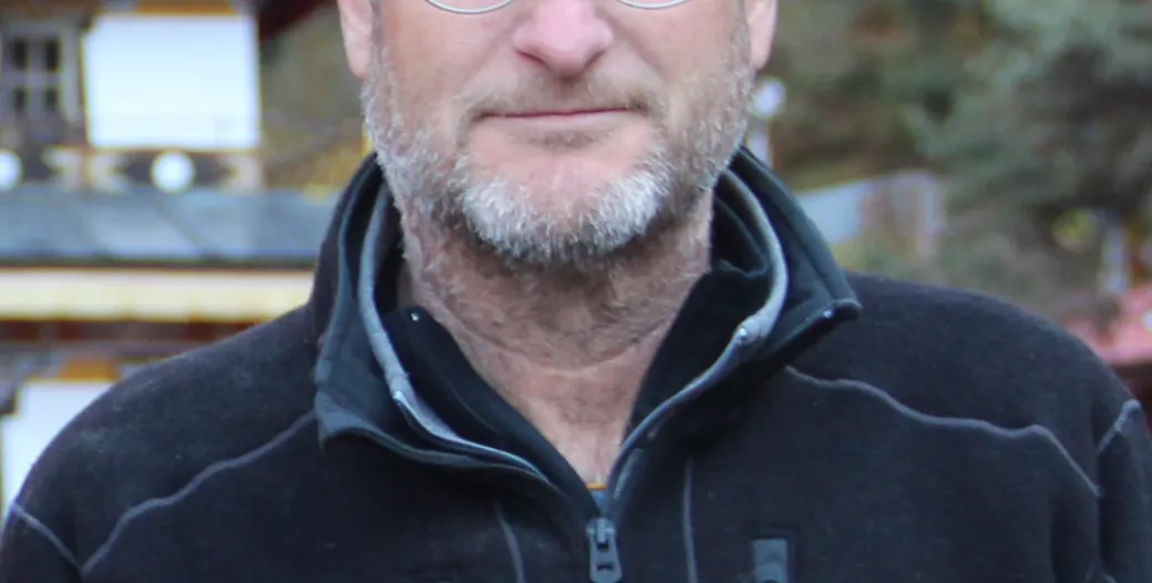 "Headshot or Geoff Childs"