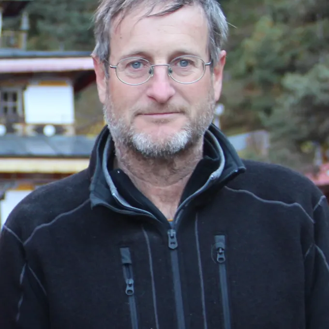 "Headshot or Geoff Childs"